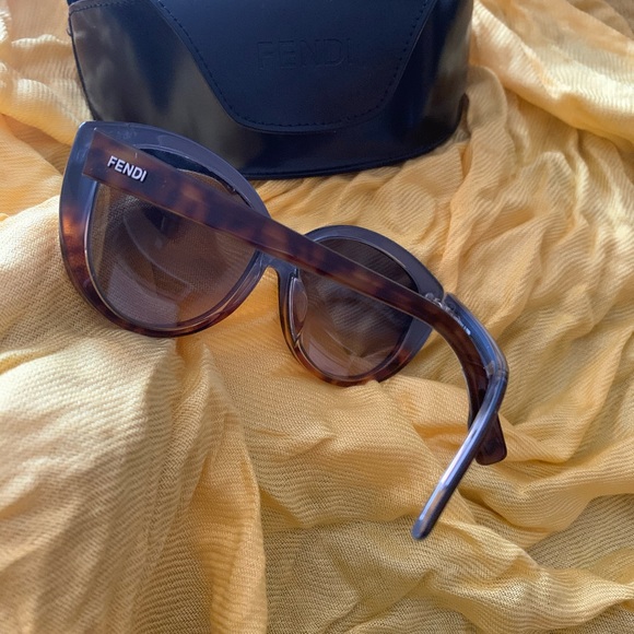Fendi Sunglasses - Picture 3 of 4